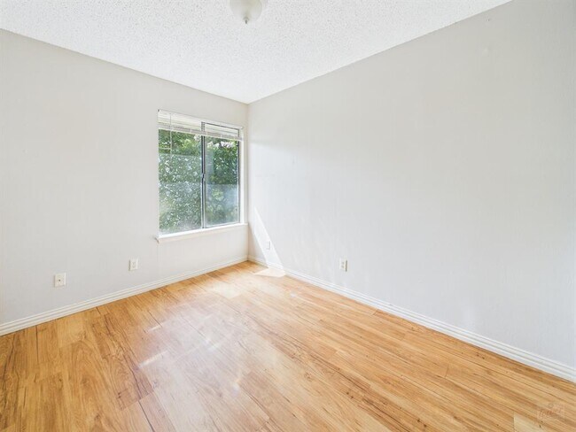 Building Photo - 9520 Quail Village Ln
