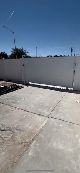 Building Photo - 210 W Monroe Ave