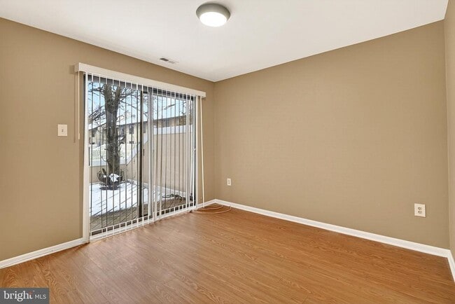 Building Photo - 70 Hampshire Dr