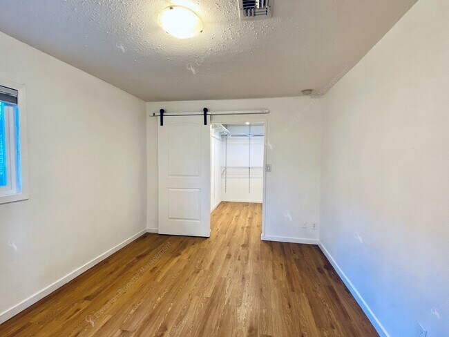 Building Photo - Charming 2 BR in downtown Bend - flexible ...
