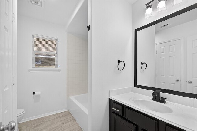 Building Photo - 15807 Sonoma Park Dr