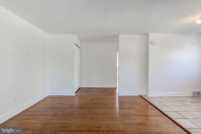 Building Photo - 5448 Hermit Terrace