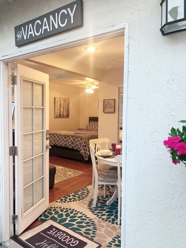 Guest House - 15161 Killion St