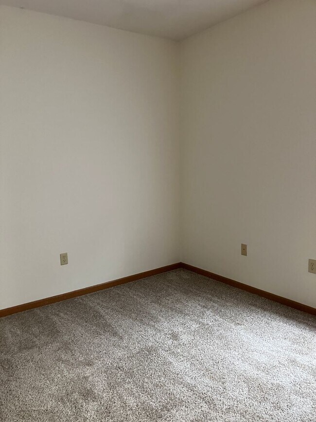 Building Photo - Modern & Spacious 3-Bedroom Ranch Condo – ...