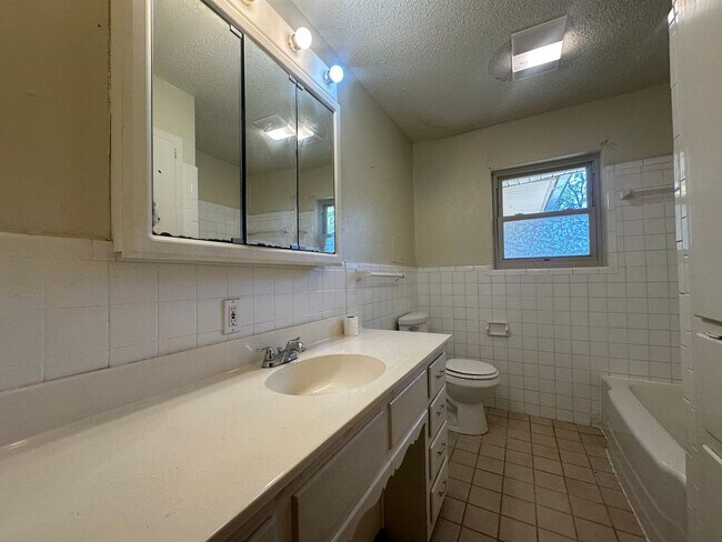 Building Photo - 115 Dawn Dr