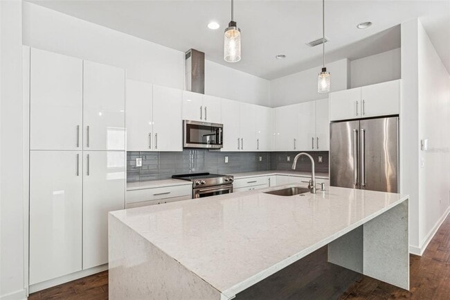 Building Photo - 6719 S Dauphin Ave