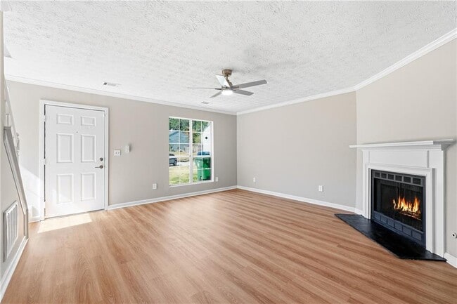 Building Photo - 5651 Wells Cir