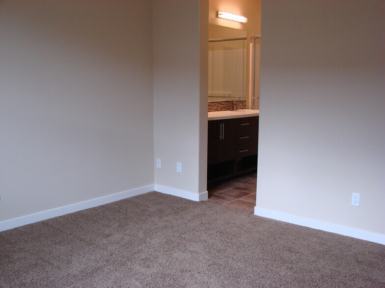 Building Photo - 2180 Cosmo Way