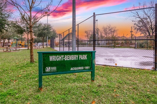 Building Photo - 1141 W 18th St