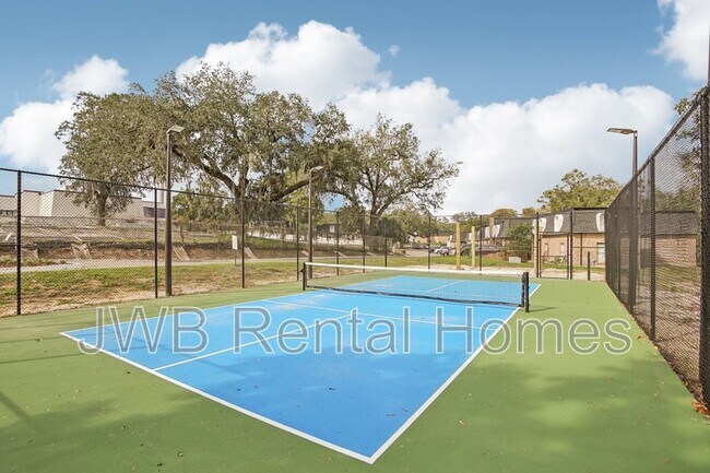 Building Photo - 909 Bert Rd