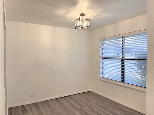 Building Photo - Spacious 3-Bedroom Home with Modern Amenit...