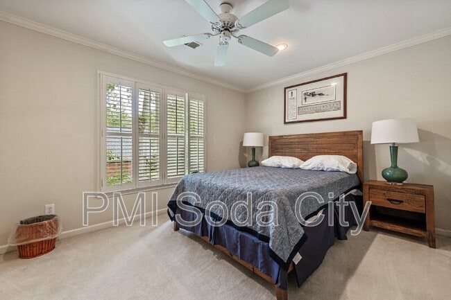 Building Photo - 10 Old Woodlands Ct