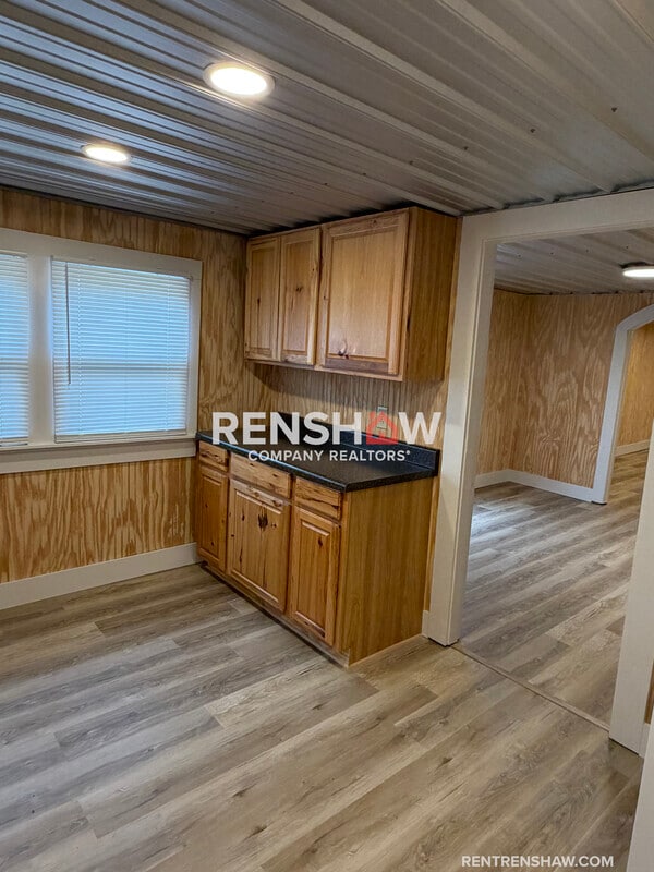 Building Photo - 123 Barham St