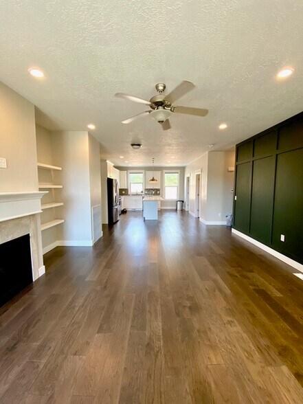 Building Photo - 10439 S Beetdigger Blvd