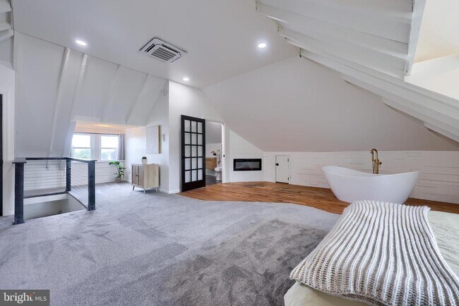 Building Photo - 136 E Harrisburg Ave