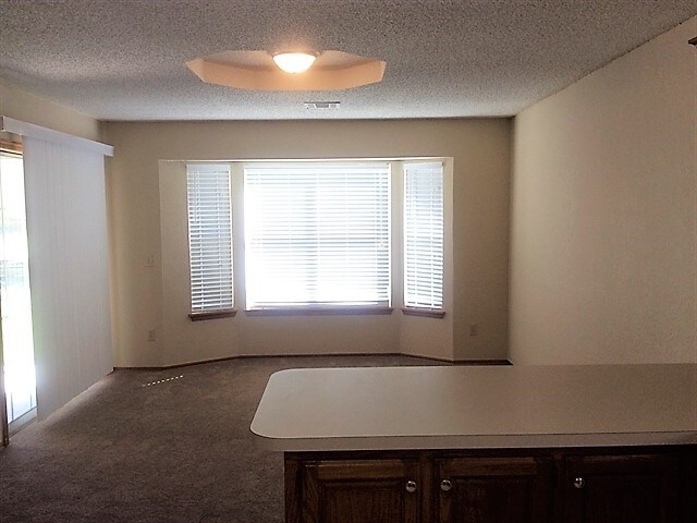 Building Photo - 17408 Valley Crst