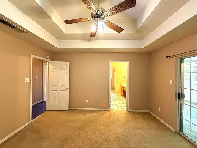 Building Photo - 405 Gina Dr