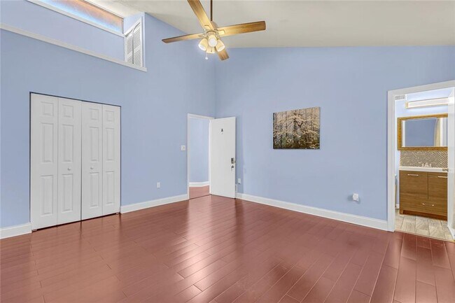 Building Photo - 5575 Milam Rd