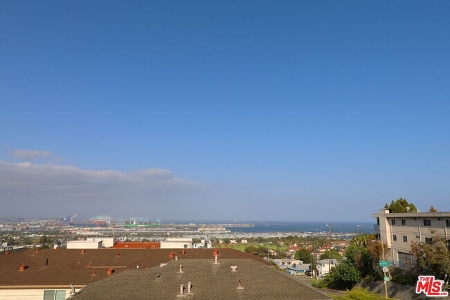 Building Photo - 778 W 25th St