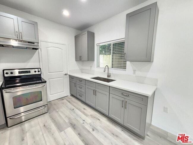 Building Photo - 11618 Balboa Blvd