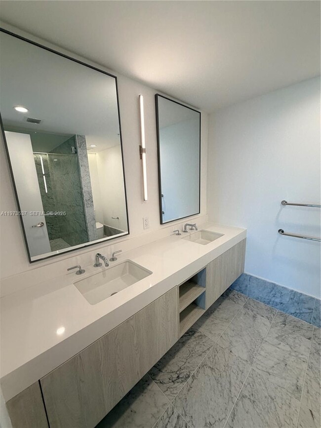 Building Photo - 9201 E Bay Harbor Dr