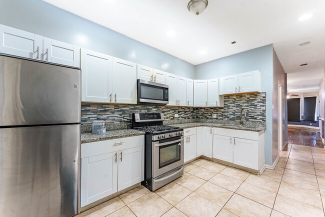 Building Photo - 6849 S Green St