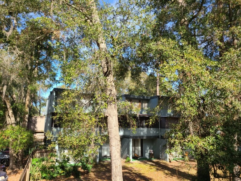 Building Photo - 701 SW 75th St