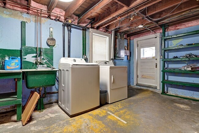 Building Photo - 317 Elmwood Ave