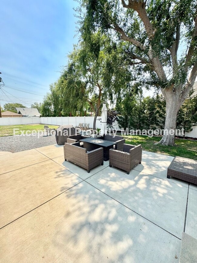 Building Photo - Great 2 bed 1 bath Craftsman home!