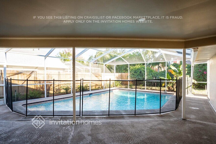 Building Photo - 2005 Dumont Dr