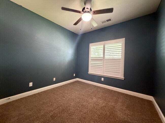Building Photo - 2710 Orange Tree Dr