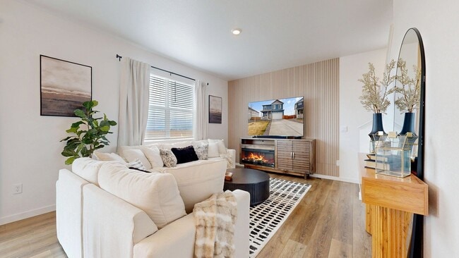 Building Photo - Like New Home W/ 3 Bed, Office, & Loft