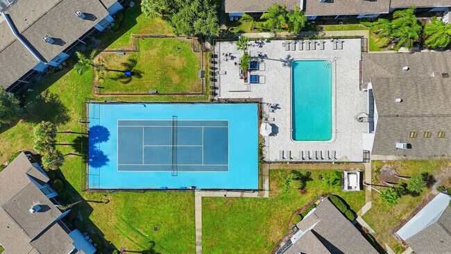 Building Photo - 8307 Royal Sand Cir