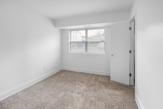 Building Photo - Lovely 2 BR/1 BA condo in Anacostia!