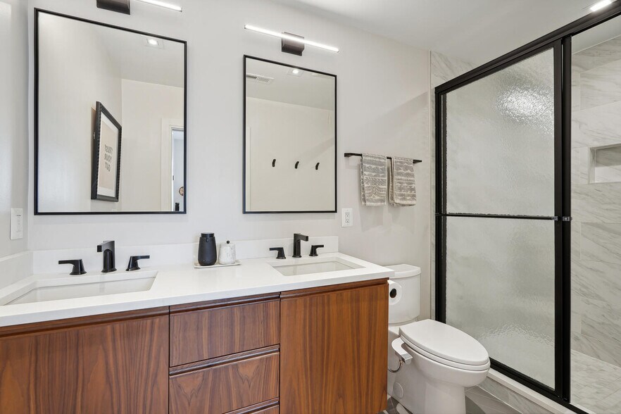 Primary bath - 1795 Lanier Pl NW