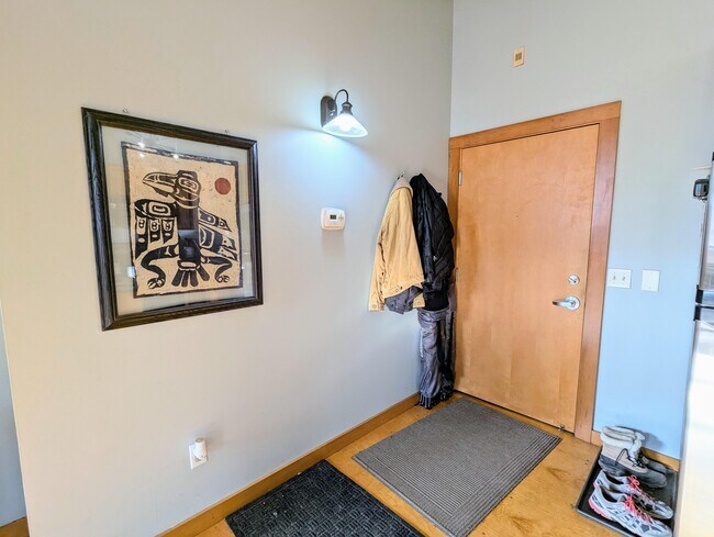 Building Photo - 523 Jackson St