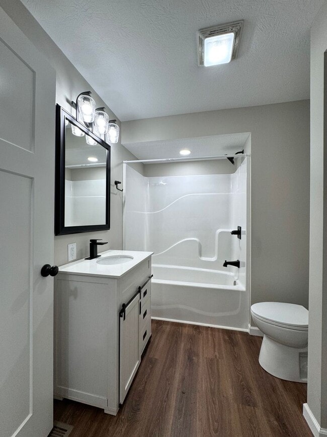 Building Photo - Charming & Fully Remodeled 2-Bed Gem – Your Perfect Home Awaits!