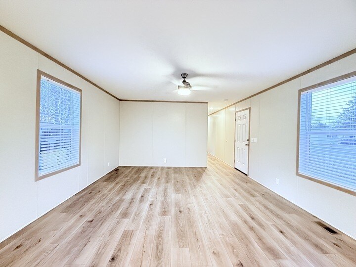 Building Photo - 29752 Jamestown Dr