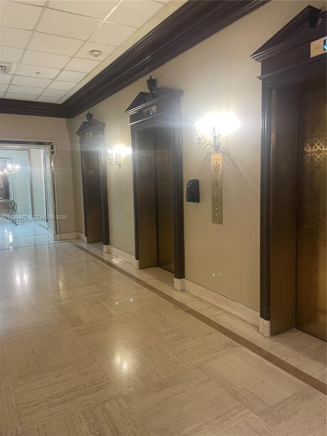 Building Photo - 2030 S Ocean Dr