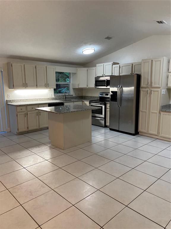 Building Photo - 16039 Grass Lake Dr