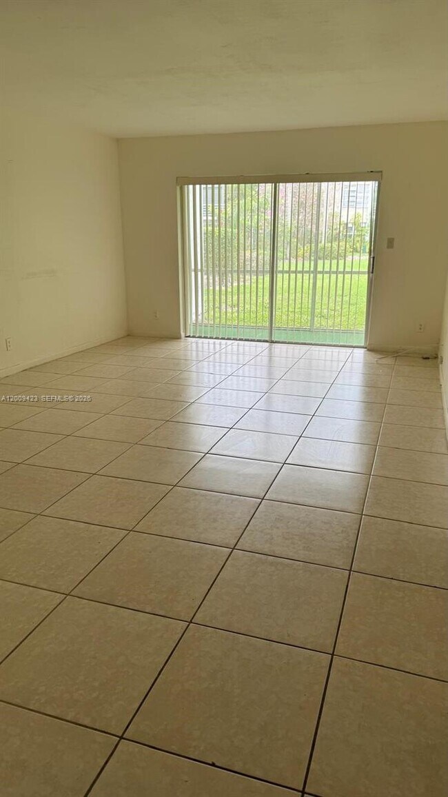 Building Photo - 3774 Inverrary Blvd