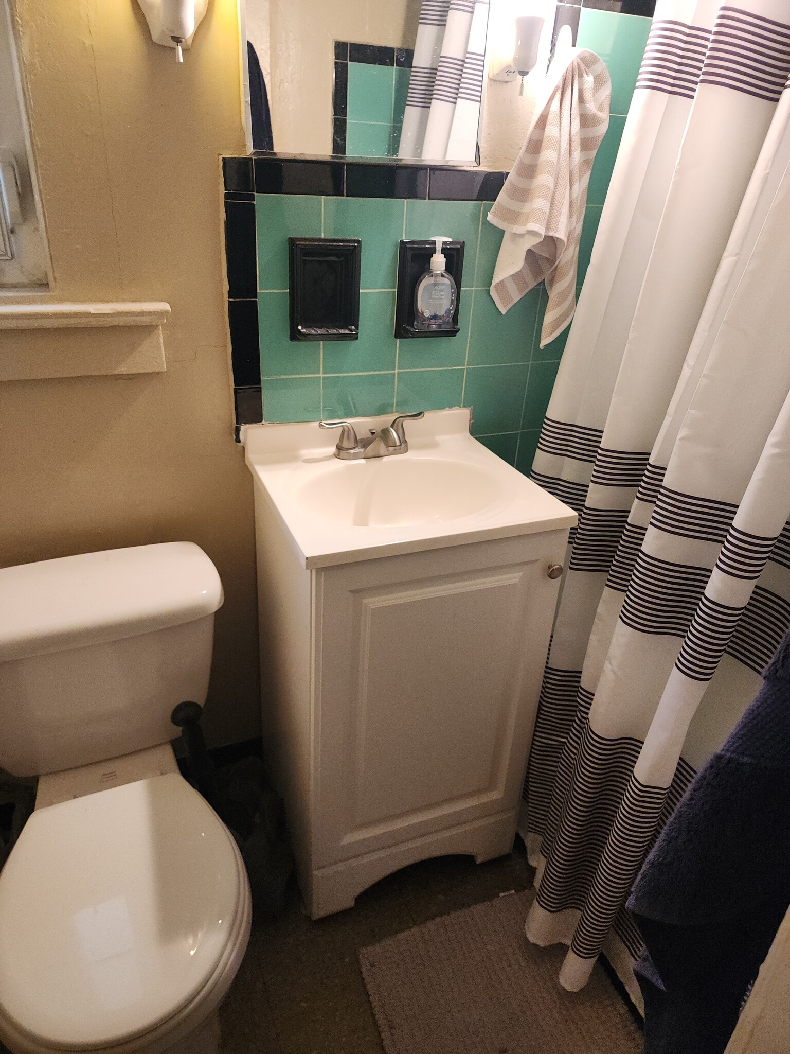 Bathroom full with Tub - 4349 Andover Ter