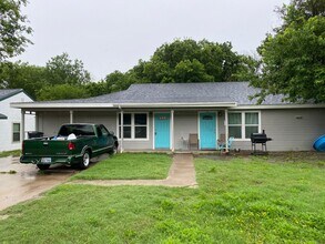 Building Photo - 2 WEEKS FREE RENT + $995 A MONTH!!!