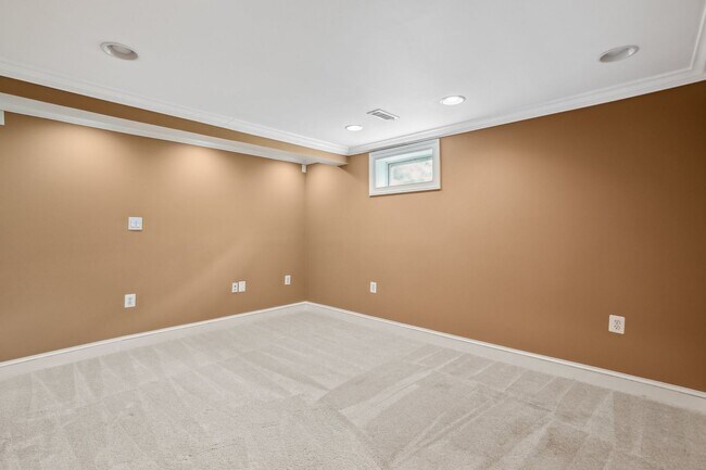 Building Photo - Adorable 4BR/3BA Cape Cod on a Generous 0....