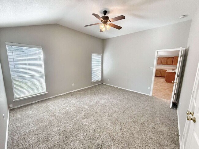 Building Photo - Freshly Painted 4-Bedroom Home in North Pa...