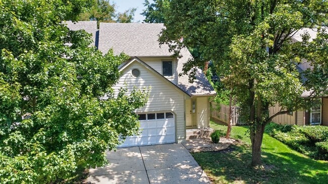 Building Photo - Renovated 3BR/2.5BA Townhome in Blue Valley Schools with Full Basement & 2-Car Garage