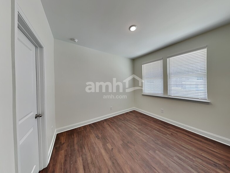Building Photo - 5252 Blue Mountain Dr