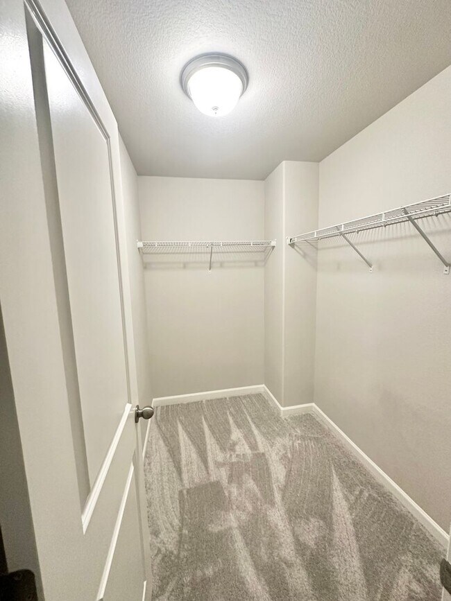 Building Photo - Beautiful townhome on Birmingham for rent!