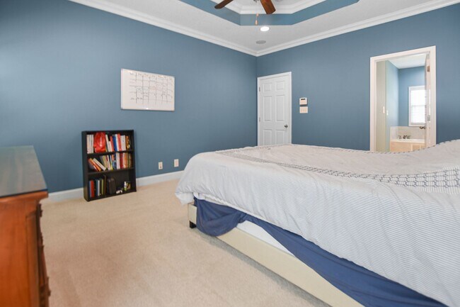 Building Photo - Pet Friendly Four Bedroom with Bonus!