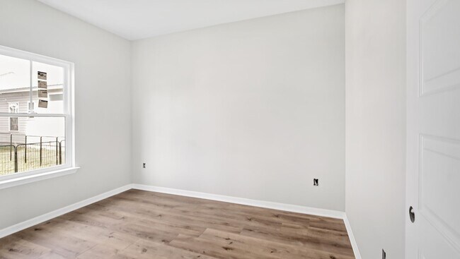 Building Photo - *** MOVE IN SPECIAL *** 3 BED 2 BATH